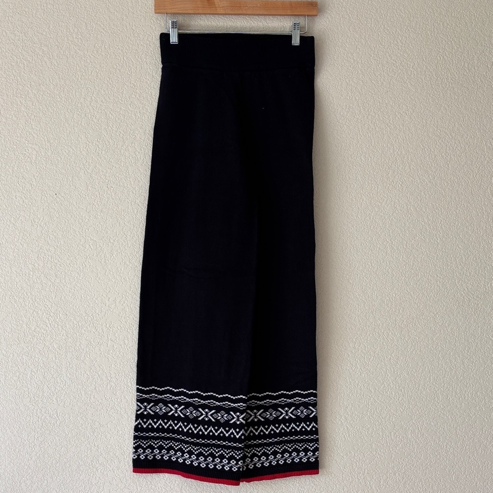Black Wide-Leg Pants with Patterned Hem. 71% cotton 29% polyester. - Picture 2 of 5